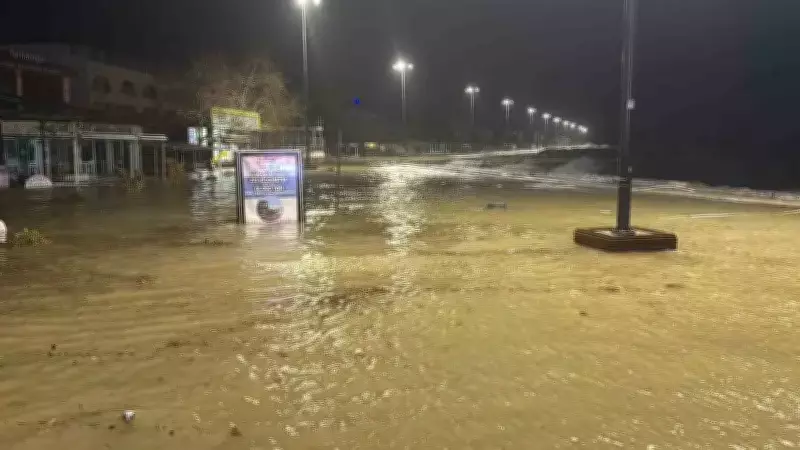 Balıkesir'de Lodos Fırtınası: Altınoluk Sahili Sular Altında Kaldı