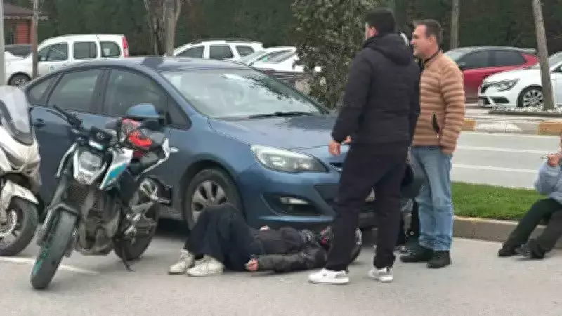 Balıkesir'de Otomobil ile Motosiklet Çarpıştı: Kadın Sürücü Yaralandı