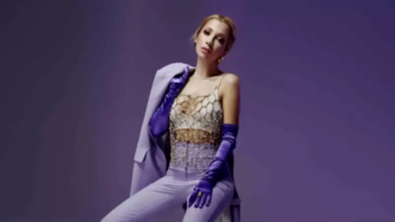 Begüm Obiz'den Duygu Tüketimi Eleştirisi: 'Ağrı' ile Gerçek Hissiyatı Arıyor