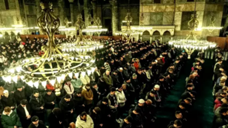 Berat Gecesi Dualarla İdrak Edildi: Camilerde Yüz Binler Mazlumlar İçin Dua Etti