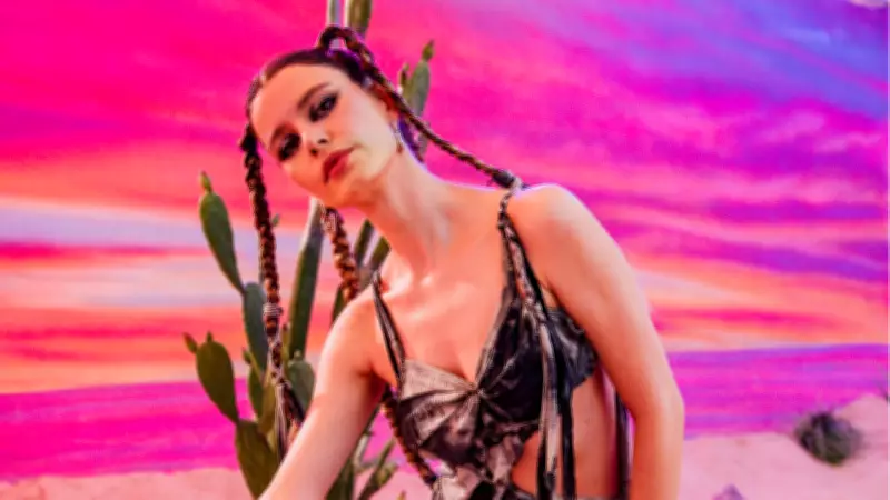 Beren Saat'in 'CapitaliZoo' Şarkısı 2 Milyon İzlenmeye Ulaştı