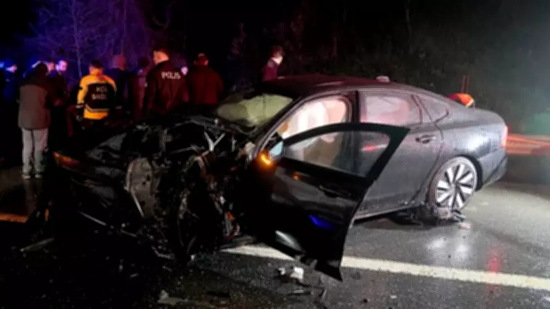 Beykoz'da Korkunç Kaza: Kafa Kafaya Çarpışmada 1 Kişi Hayatını Kaybetti, 5 Kişi Yaralandı