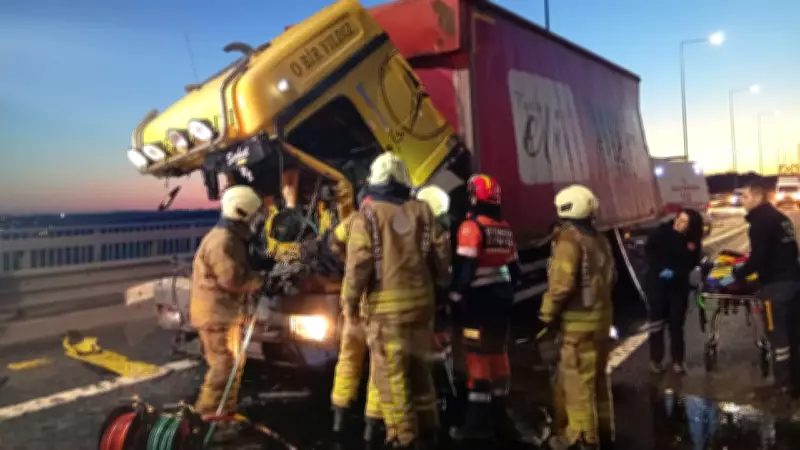 Beykoz'da Korkunç Trafik Kazası: Kamyon TIR'a Arkadan Çarptı, Şoför Sıkıştı