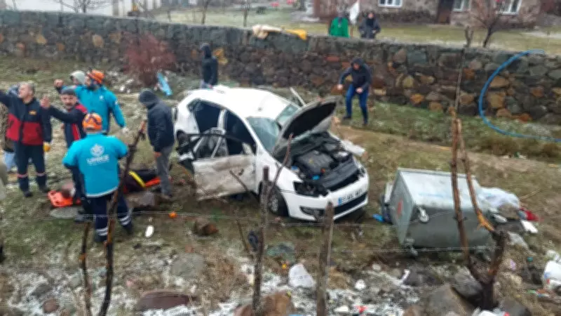 Bingöl'de Feci Trafik Kazası: Otomobil Şarampole Devrildi, 7 Kişi Yaralandı