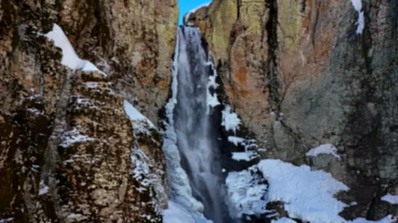 Bingöl'de Kar Sularıyla Yeniden Hayat Bulan Çır Şelalesi Görüntülendi
