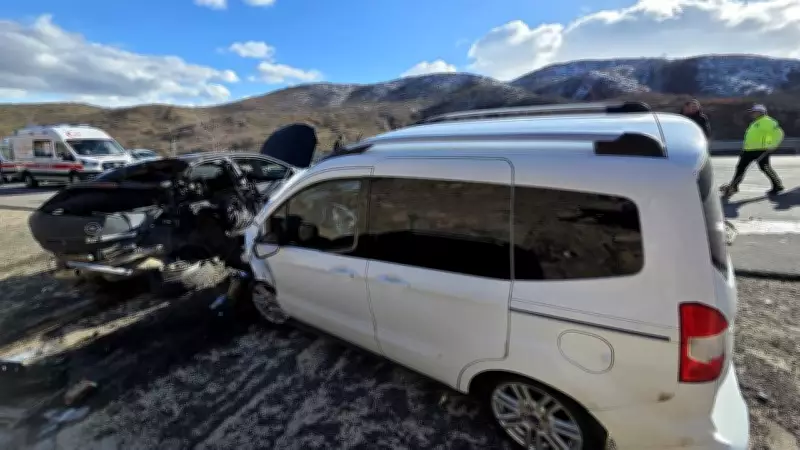 Bingöl'de Trafik Kazası: 1 Kişi Hayatını Kaybetti, 4 Kişi Yaralandı