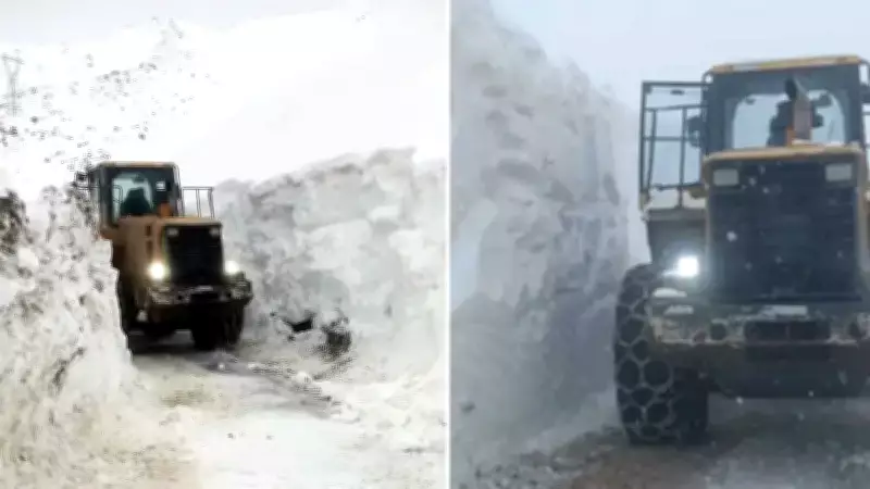 Bitlis Hizan'da Karlıtepe Köyü'nde Çığ Riski Nedeniyle Kar Mücadelesi Durduruldu