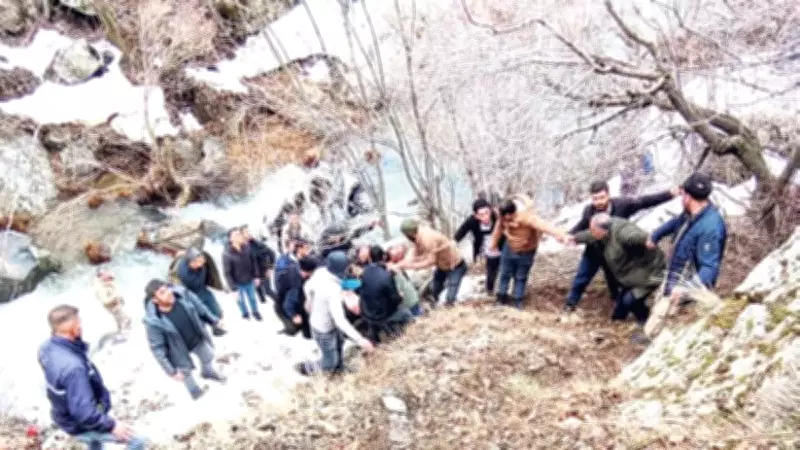 Bitlis'te Feci Kaza: Araç Dereye Uçtu, 3 Kişi Hayatını Kaybetti