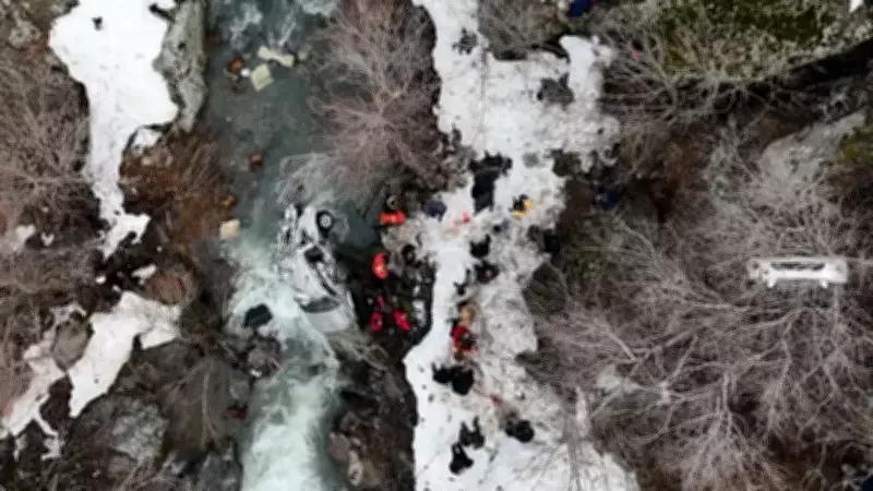 Bitlis'te Feci Trafik Kazası: 3 Kişi Hayatını Kaybetti, 5 Kişi Yaralandı