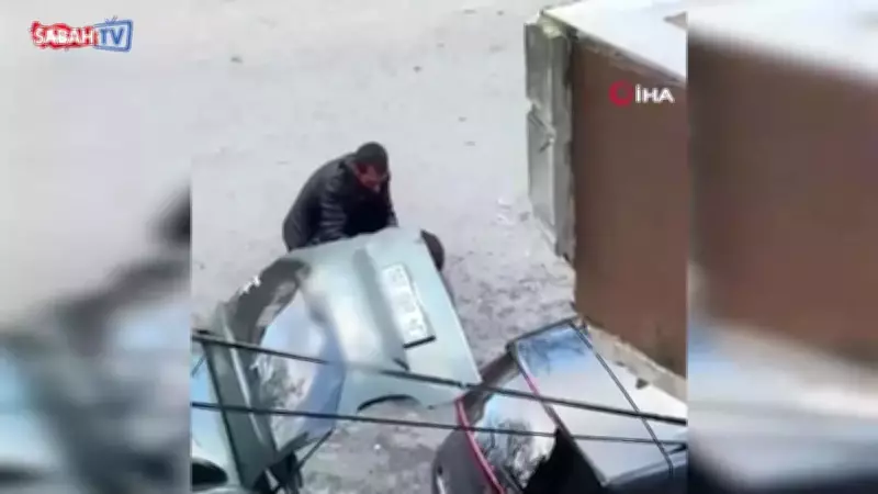 Boşanma Sürecindeki Eşinin Sevgilisine Sokakta Bıçaklı Saldırı: Dehşet Anları Kamerada