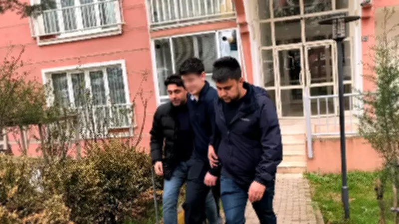 Bursa'da Kardeş Dehşeti: Ablasını Bıçakla Rehin Aldı, Polis Koçbaşıyla Kapıyı Kırdı