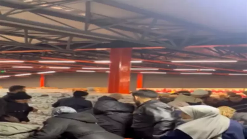 Bursa'da Mağaza Açılışında İzdiham: Ürünler 100 TL'den Satışta