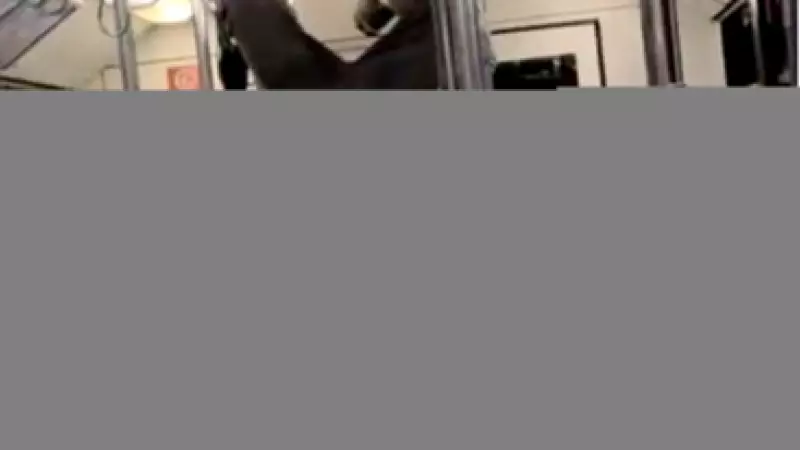 Bursa'da Metroda Gençlerin Tehlikeli Oyunu Kameralara Yansıdı