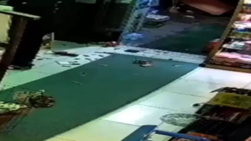 Bursa'da Para Üstü Kavgası: Market Savaş Alanına Döndü, Polis Müdahale Etti