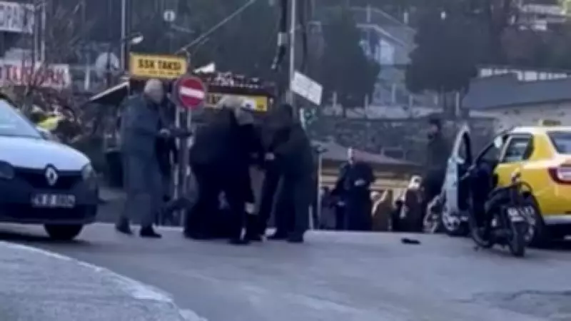 Bursa'da Trafik Kavgası: Taksi ile Motosikletli Tekme Tokat Birbirine Girdi