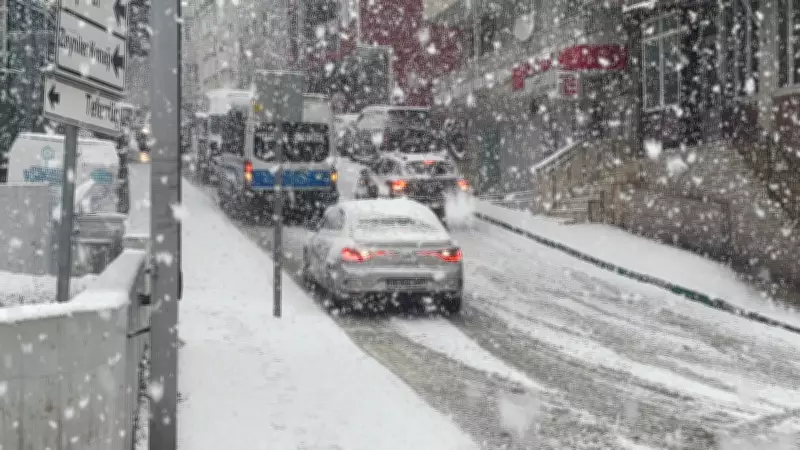 Bursa'da Yoğun Kar Yağışı Hayatı Felç Etti: Ulaşım Durma Noktasında