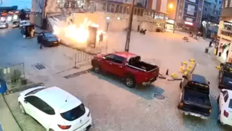 Cami Önünde Havai Fişek Gösterisi Sırasında Panik Yaşandı