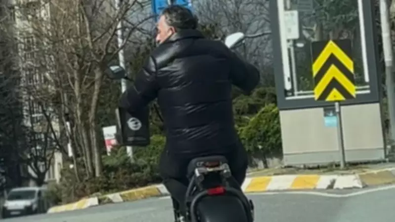 Cem Yılmaz, Levent'te Kasksız Motosiklet Kullanırken Görüntülendi