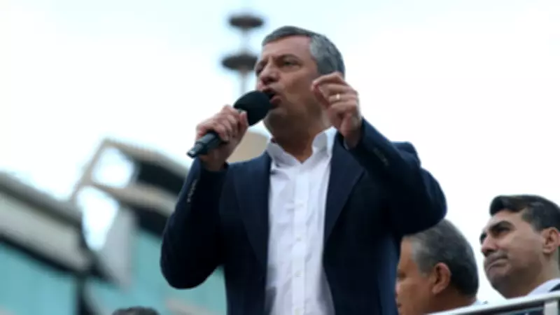 CHP Lideri Özgür Özel İzmit'te Konuştu: Vergi ve Hizmet Eleştirisi