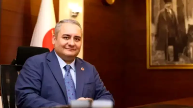 CHP'de Deprem: Özarslan'ın İstifası ve Özel'e Dava Tehdidi Sonrası Yeni İstifalar