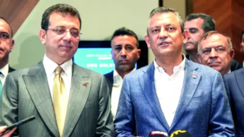 CHP'de Kitap Krizi: Özel ve İmamoğlu'nun Okuduğu Kitap İdeolojik Tartışma Yarattı