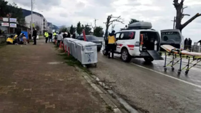 Cide'de Otomobil ile Motosiklet Çarpıştı: 2 Yaralı