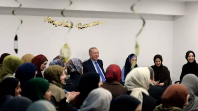 Cumhurbaşkanı Erdoğan, Marmara Üniversitesi Kız Öğrenci Yurdu'nda Öğrencilerle Buluştu