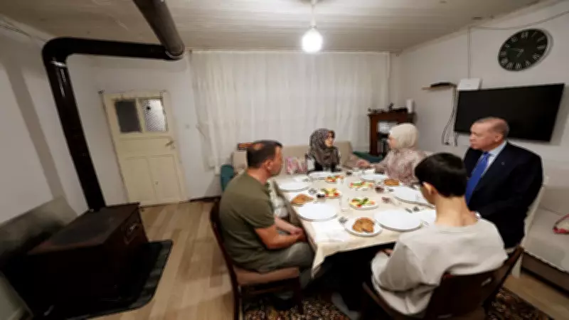 Cumhurbaşkanı Erdoğan ve Eşi, Beyoğlu'nda Kayacık Ailesinin İftar Sofrasına Katıldı