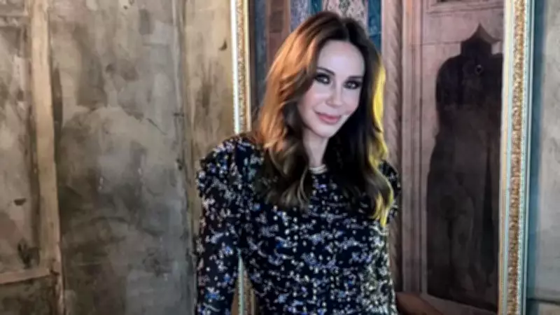 Demet Şener'den Yengesine 'Görümcen' İmzalı Yılanlı Kutlama!