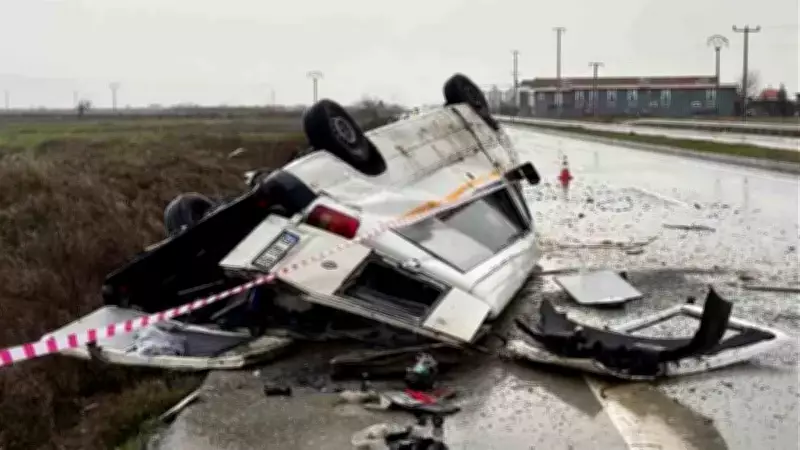 Denizli'de Sağanak Yağış Kazaya Neden Oldu: Transit Araç Takla Attı