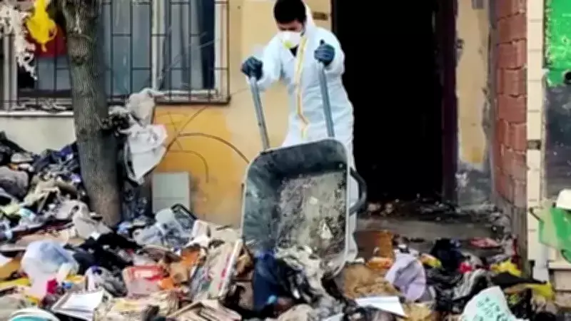 Derince'de Yaşlı Vatandaşın Evinden 30 Ton Çöp Temizlendi