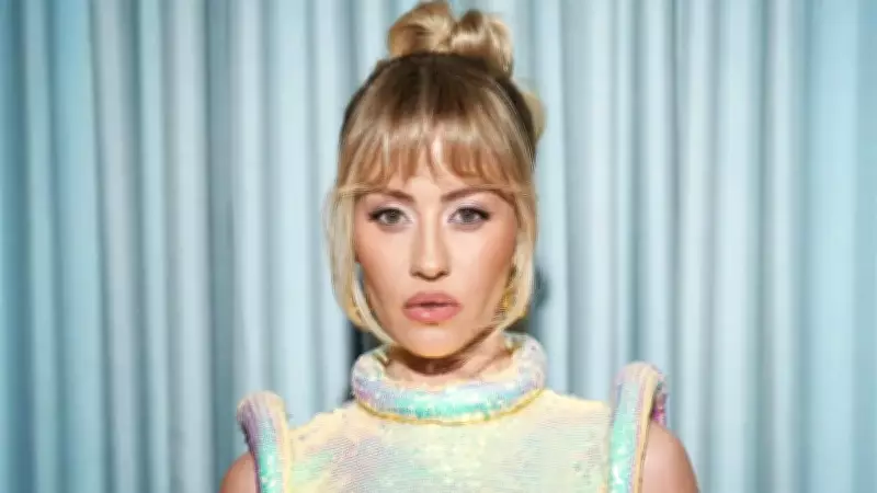 Derya Uluğ'un 40. Yaş Kutlaması: Asil Gök'ten Romantik Jest Sosyal Medyayı Salladı