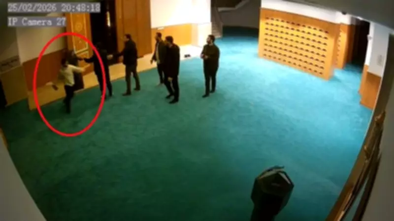 Diyarbakır'da Cami Görevlilerine Saldırı: Ayakkabısını Bulamayan Adam Tartışmayı Şiddete Dönüştürdü