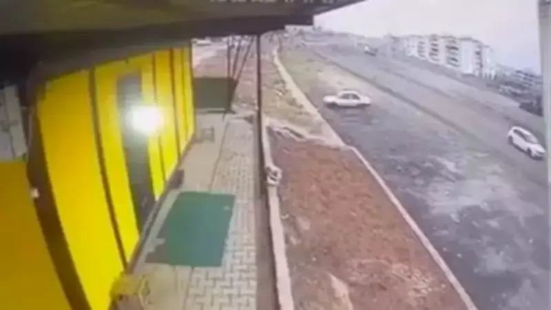 Diyarbakır'da Otomobil Takla Attı: Sürücü Hakimiyetini Kaybetti, 1 Yaralı