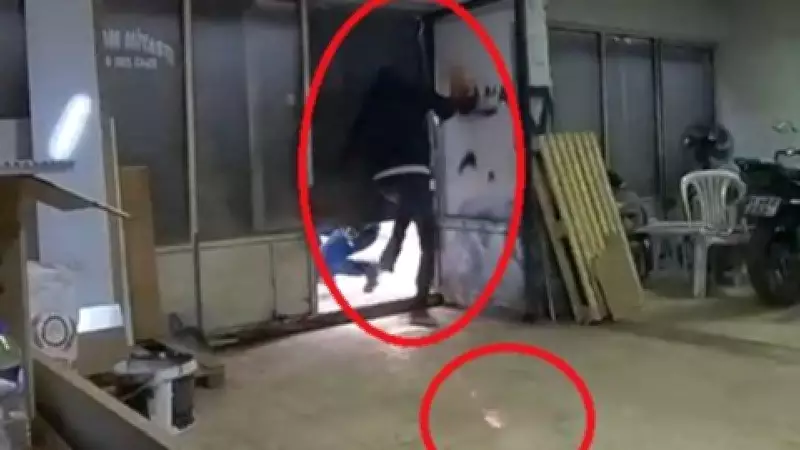 Diyarbakır'da İşyerine Torpil Atıp Kepengi Kapattılar: Panik Anları Kamerada