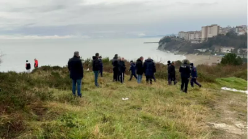 Düzce'de Kayıp Kadının Eşyaları Deniz Kenarında Bulundu, Arama Çalışmaları Sürüyor