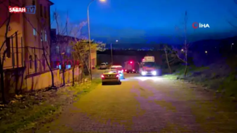 Düzce'de Kuvvetli Rüzgar Lisenin Çatısını Uçurdu, Okul Tatil Edildi