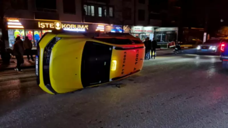 Düzce'de Sıkışan Trafikte Kontrolden Çıkan Taksi Yan Yattı