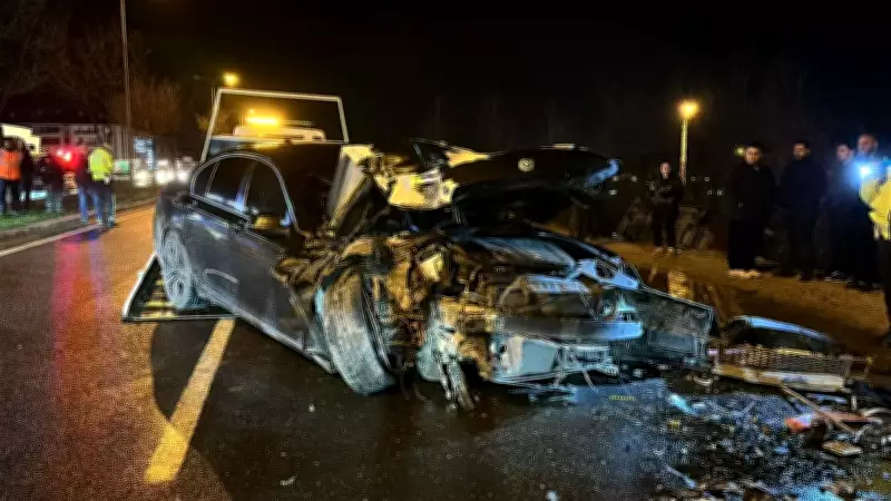 Düzce'de Özel Halk Otobüsüne Çarpıp Deviren Otomobil: 5 Yaralı