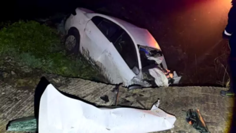 Edirne'de Şarampole Devrilen Otomobilde 2 Kişi Hayatını Kaybetti