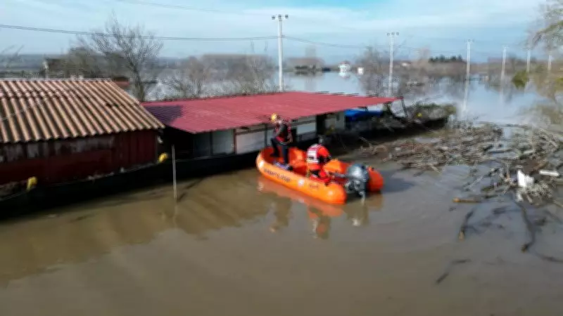 Edirne'de Nehir Taşkınında Mahsur Kalan 3 Kişi Başarıyla Kurtarıldı