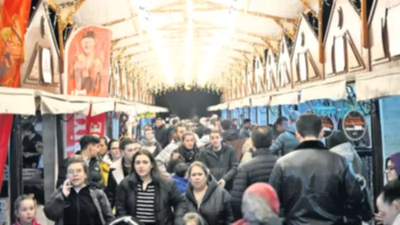 Edirne'de Ramazan Sokağı Açıldı: Selimiye Işıkları Altında İftar Coşkusu