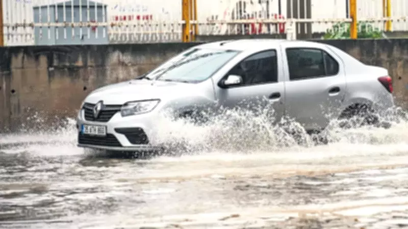 Ege'de Sağanak Sele Dönüştü: İzmir ve Muğla'da Hayat Felç Oldu