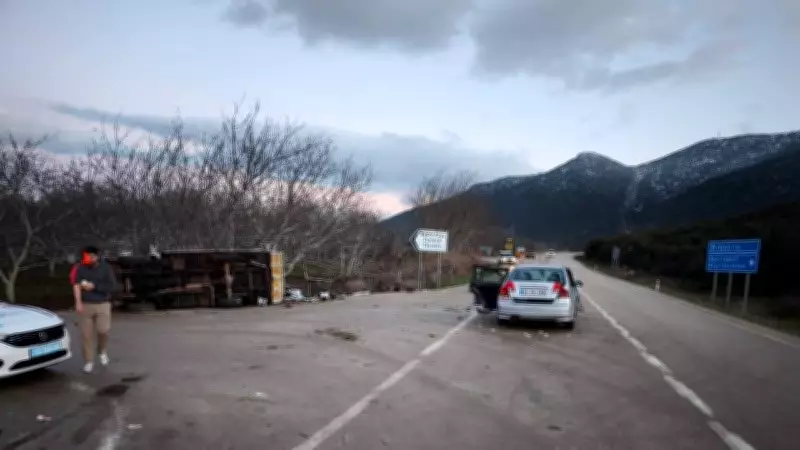 Eğirdir'de Otomobil ile Kamyonet Çarpıştı: 5 Kişi Yaralandı