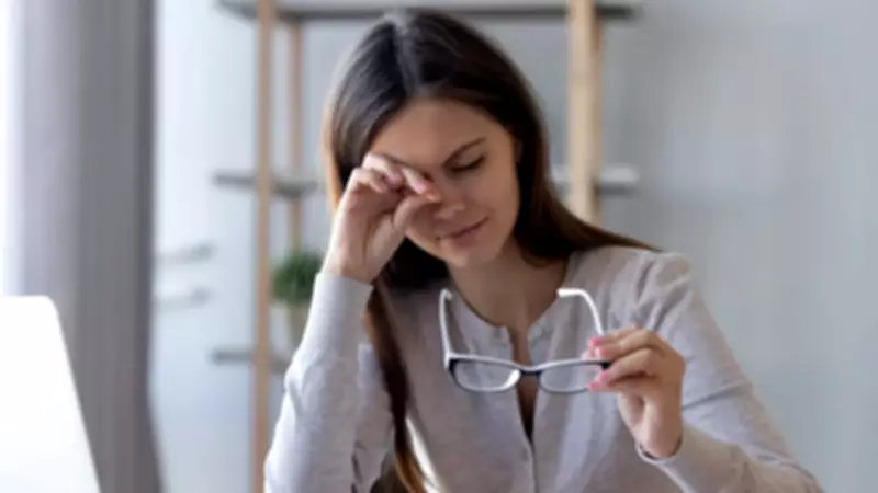 Ekrana Bakarken Göz Kırpmayı Unutuyoruz! Göz Kuruluğu Bu Şekilde Başlıyor