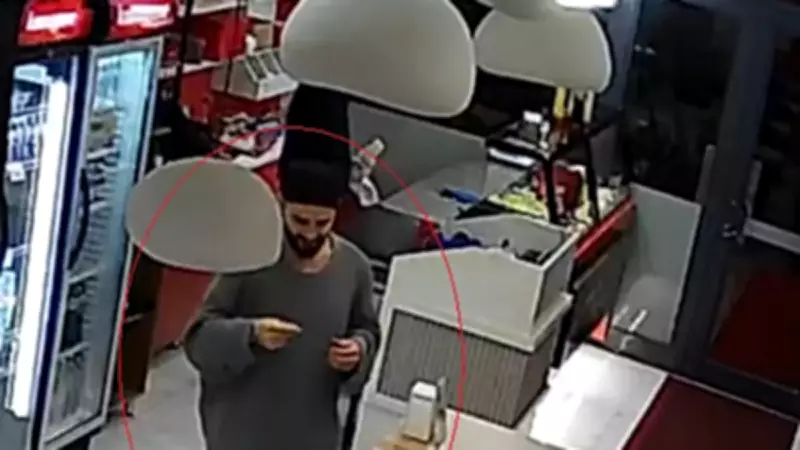 Elazığ'da Çiğ Köftecide Mide Bulandıran Olay: Sakal Kılı Dürüme Konuldu