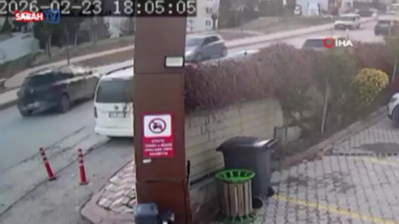 Elazığ'da İki Araç Çarpıştı: Bir Araç Ters Döndü, 2 Kişi Yaralandı