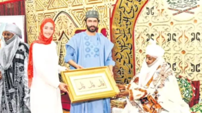 Emir'den Teşekkür Plaketi: Ünlü Oyuncuya Anlamlı Hediye