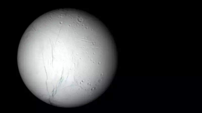 Enceladus'tan Dev Manyetik Ağ: Satürn'ün Küçük Ayından 500 Bin Kilometrelik Etki