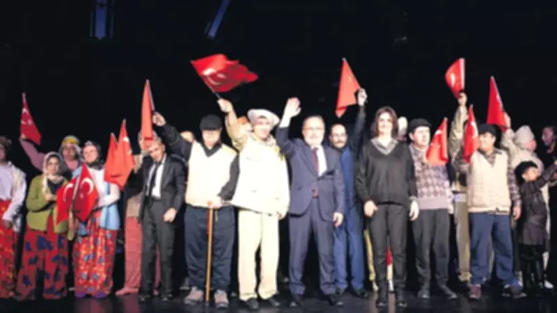 Engelli Bireyler Çanakkale Destanını Sahneye Taşıdı, İzleyenleri Duygulandırdı